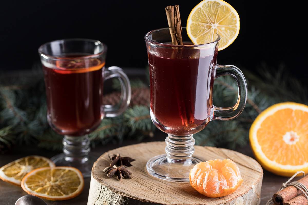 Самый вкусный напиток в новогодние каникулы: готовим глинтвейн с яблоками