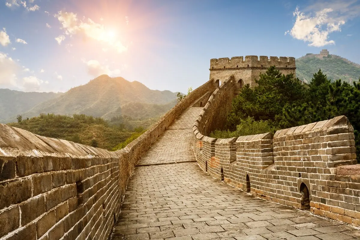 В результате мощного землетрясения обрушилась часть Великой Китайской стены