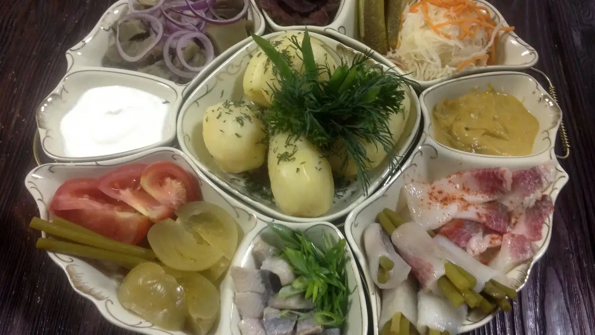 Медики назвали 5 продуктов, вызывающих сильную отёчность