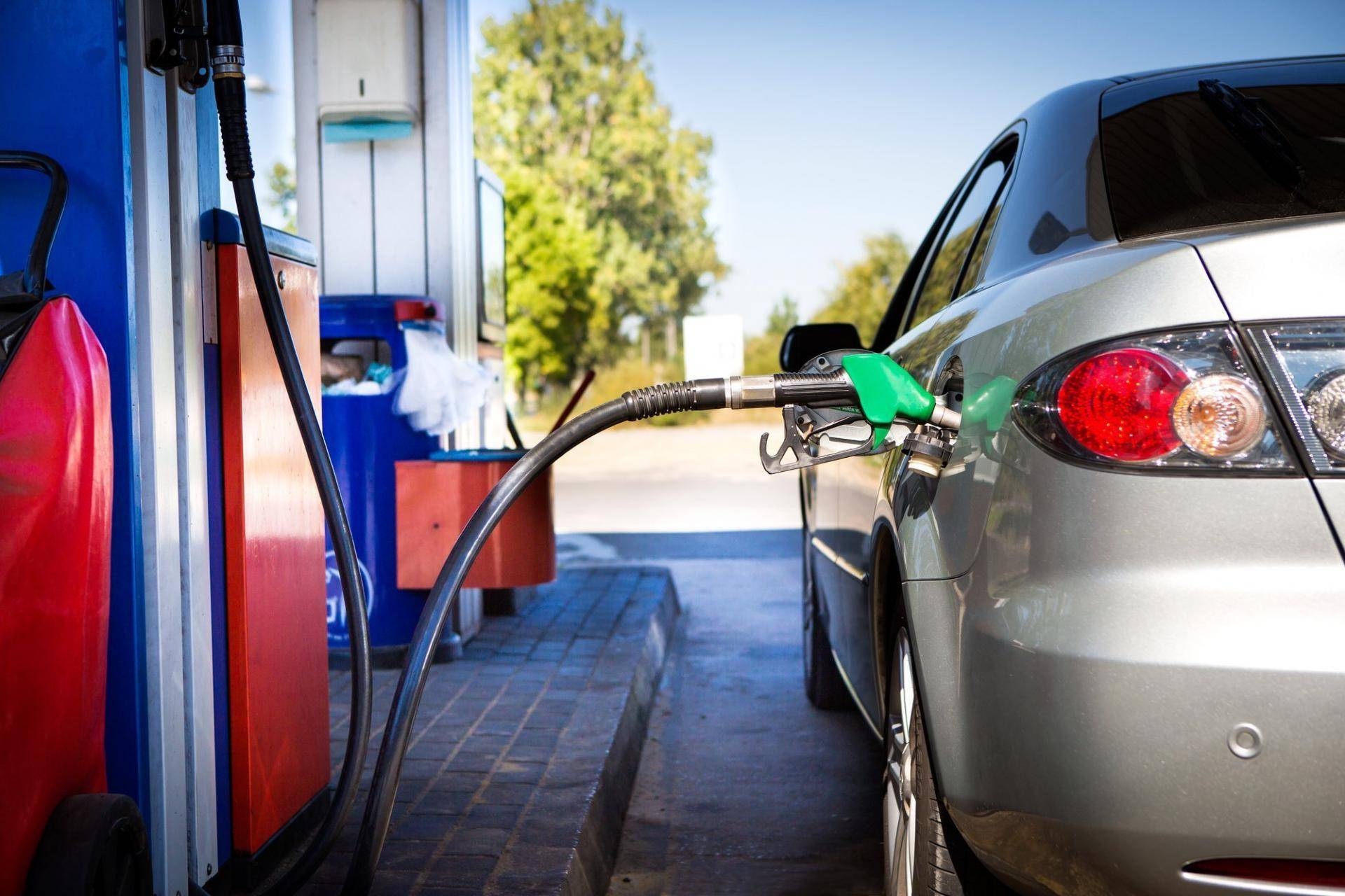 Стоимость бензина в Украине снова выросла: данные на 14 января