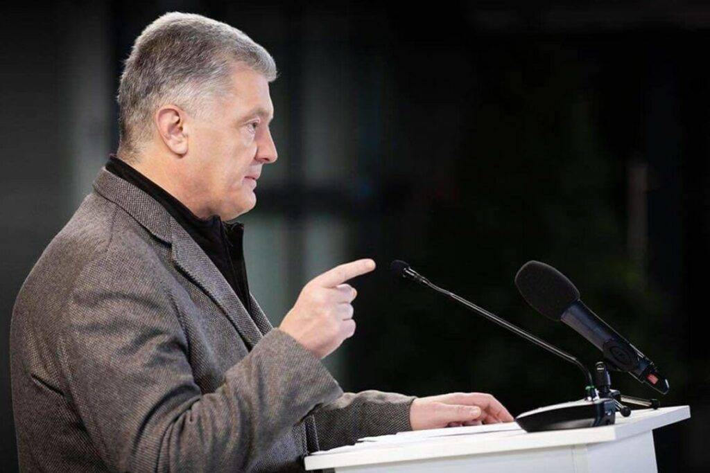 «Под эгидой посольства США»: политолог объяснил, как Порошенко вернётся в Украину