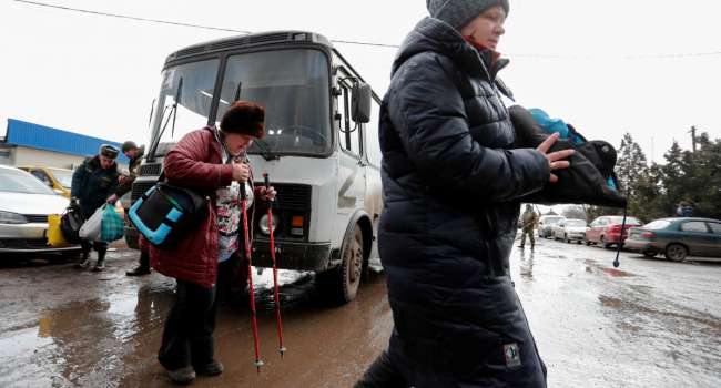 Збройні сили України продовжують операції з евакуації жителів Гостомеля та Бучі. Загалом до Києва доставлено більше 20 автобусів з евакуйованим населенням