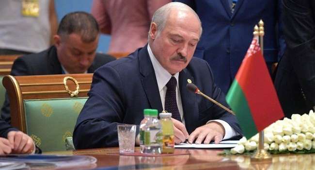 Лукашенко пожаловался на якобы попытку ракетного обстрела из Украины