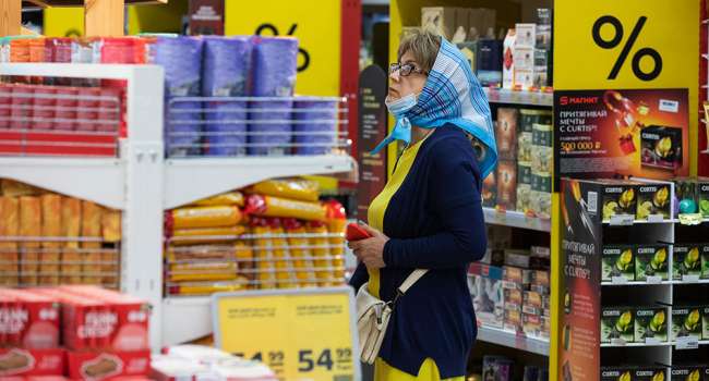 Россияне в магазинах паникуют из-за дефицита продуктов