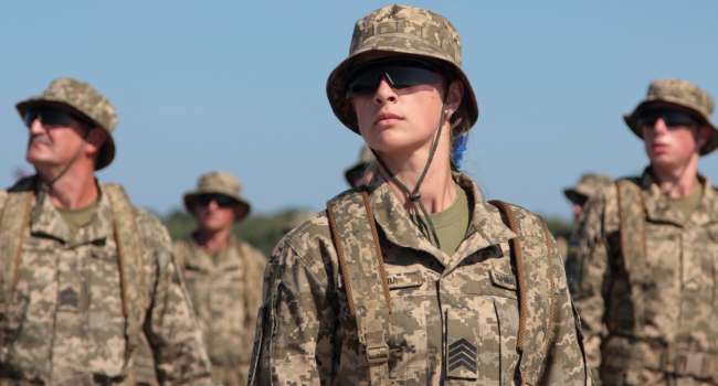 Формирование реестра женщин-военнообязанных отложили до января 2023 года