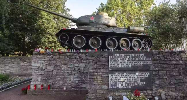 Эстонская полиция прервала митинг за возвращене памятников советских времен