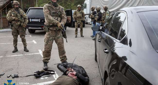 В Киеве СБУ арестовали крупных торговцев нелегальным оружием