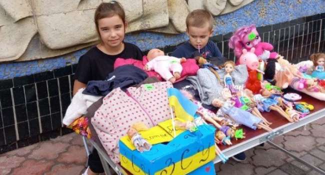 В Новояворовске Львовской области 9-летняя девочка продала свои игрушки, чтобы поддержать ВСУ