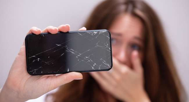 Почему категорически нельзя пользоваться смартфоном с разбитым экраном, даже если он рабочий: 3 причины