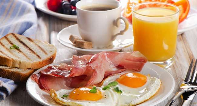 Диетологи назвали самые опасные завтраки: с каких продуктов не стоит начинать свой день