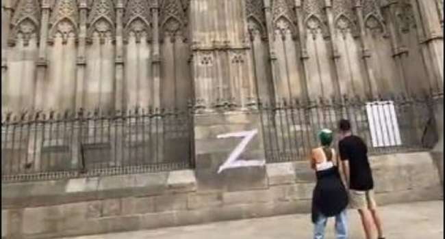 Российские вандалы портят Z-символикой исторические достопримечательности в Европе