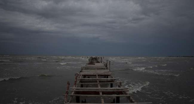 Ураган «Иэн» усиливается до мощного шторма третьей категории и идет на Кубу