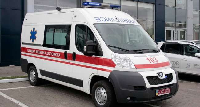 Автомобиль сбил женщину с двухлетним ребенком на переходе во Львове