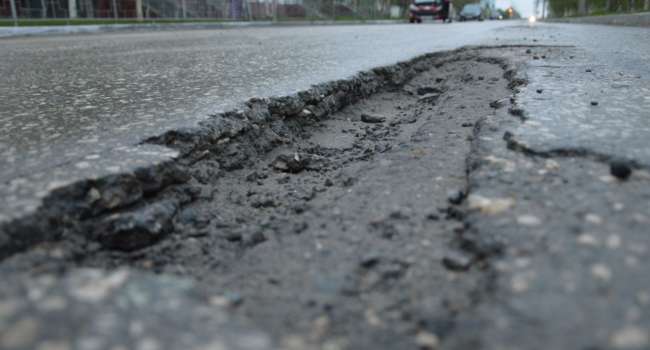 Во Львове чиновник украл бюджетных 300 тысяч гривен, которые должны были пойти на ремонт дорог в городе