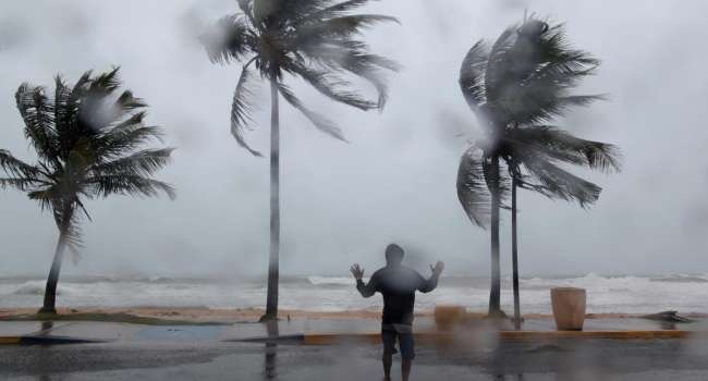 Природные катаклизмы продолжаются: под ударом урагана острова Теркс и Кайкос