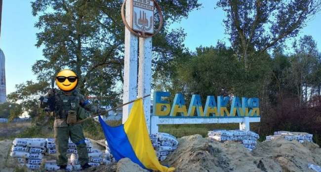 Впечатляющие видео из освобожденной Балаклеи: жители плачут от счастья и встречают ВСУ флагами Украины