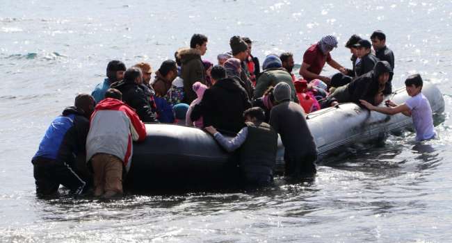 Возле Сирии затонула лодка с мигрантами из Ливана, 15 погибших -  Associated Press