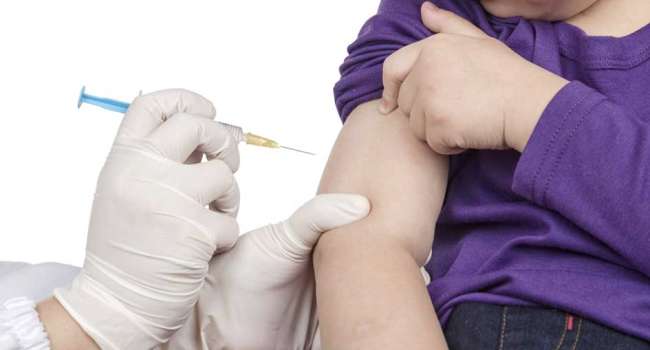 Можно ли делать прививки от коронавируса и гриппа одновременно? Врачи развеивают сомнения