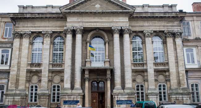 Аудиторы обнаружили во Львовской областной больнице растрату более 8 млн. гривень