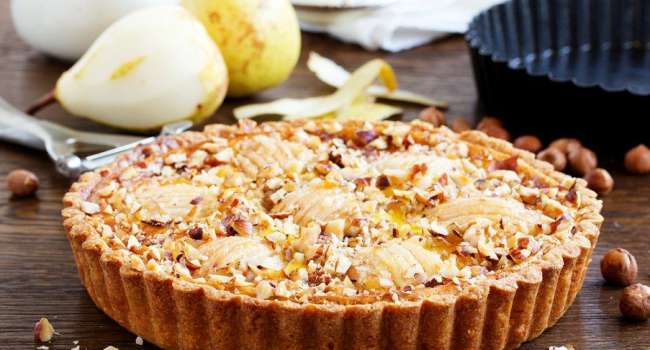 Осенний пирог с грушами, орехами, яблоками и медом. Рецепт дня