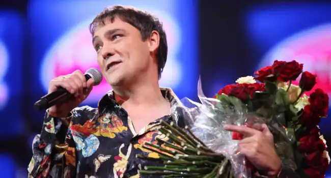 «Он слишком много работал»: коллеги покойного Юрия Шатунова рассказали, почему артист умер так рано