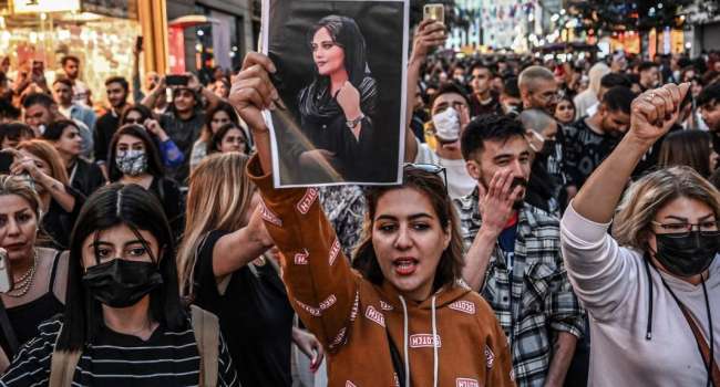 «Женщины, жизнь, свобода»: иранские протесты охватили весь мир