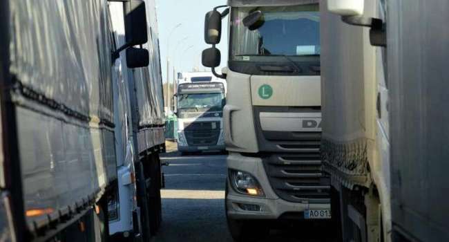 На Житомирской таможне разоблачили масштабную коррупционную схему с растаможкой грузовиков
