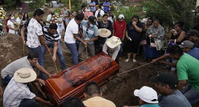 Наркогруппа убила 20 человек во время нападения на мэрию на юге Мексики
