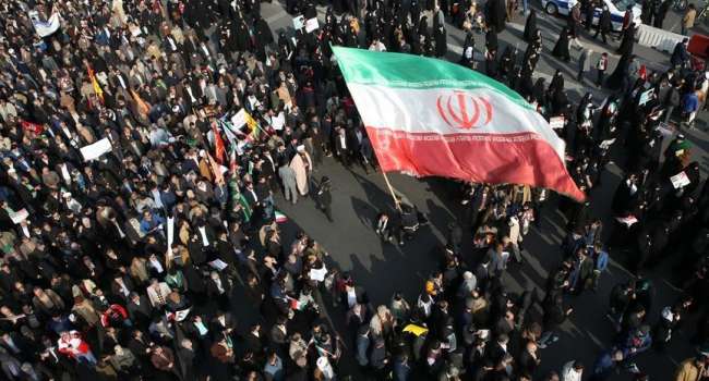 Очередные протесты в Иране: «Смерть диктатору!» скандируют работники нефтехимии и НПЗ
