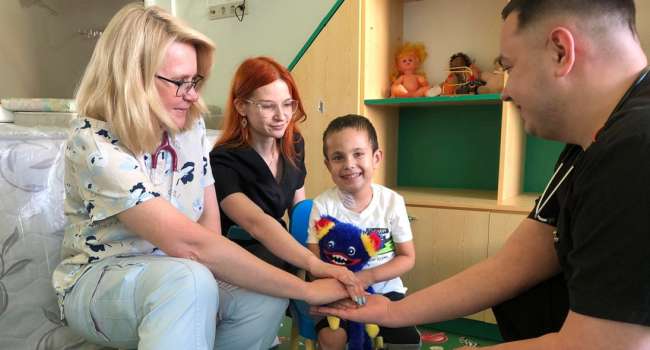 Во Львове впервые пересадили почку от родственного донора 4-летнему мальчику