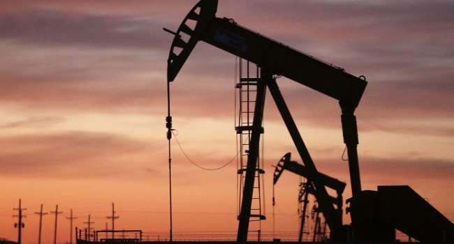 Организация стран-экспортеров нефти и ее союзники (ОПЕК+) собирается сократить добычу черного золота