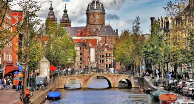 Мэр Амстердама хочет запретить неместным посещать заведения, где продают продукцию с каннабисом