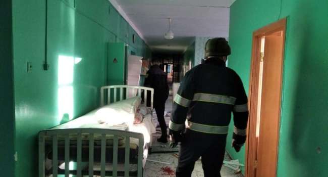 Россияне ударили ракетами по больнице в Купянске, погиб врач