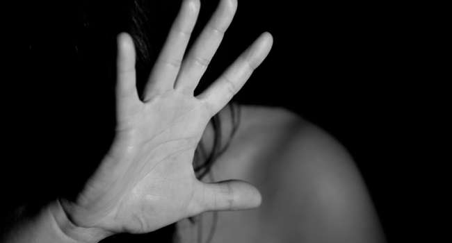 Жителя Буковины посадили на 10 лет за попытку изнасилования 9-летней внучки