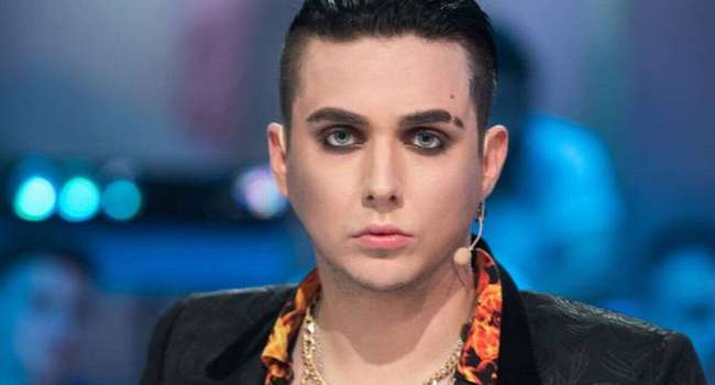 Эпатажный певец MELOVIN, попросивший Зеленского легализовать однополые браки, стал жертвой травли в Сети