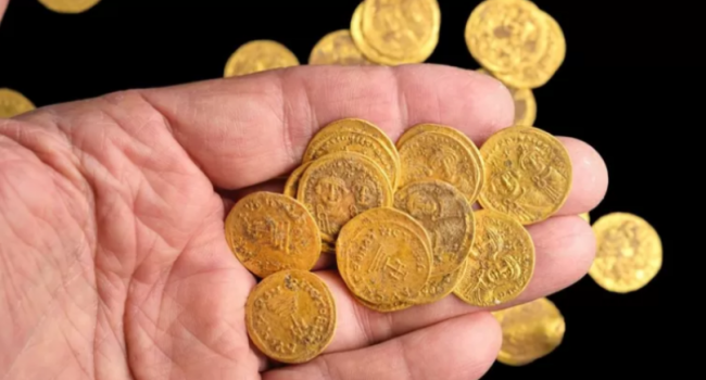 Уникальная находка VII века: в Израиле ученые раскопали византийские монеты из чистого золота