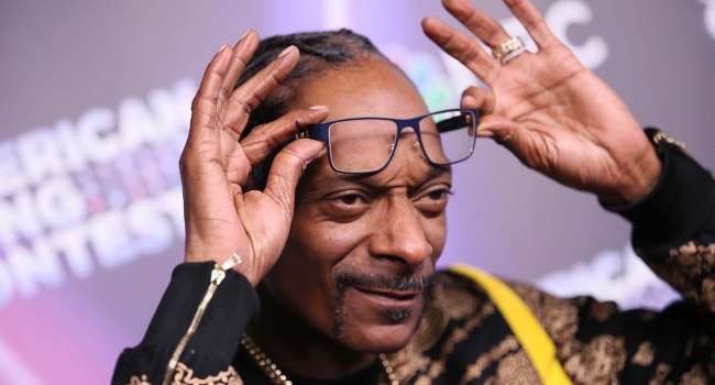 «Принудил к оральному сексу»: фанатка известного рэпера Snoop Dogg обвинила его в сексуальном насилии и подала в суд иск