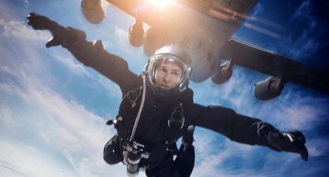 Голливудский актер Том Круз станет первым гражданским в истории, кто выйдет в открытый космос на съемках нового кино