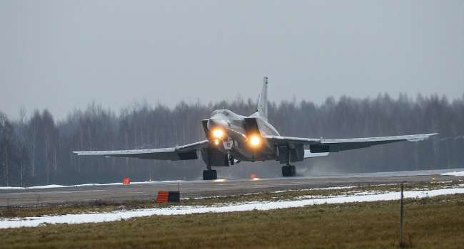 На российском аэродроме «Шайковка» беспилотник уничтожил два ракетоносца