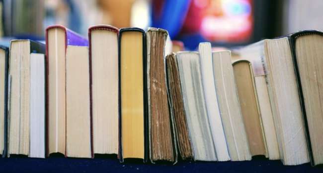 Читання, яке говорить з тобою: що обирають сучасні підлітки